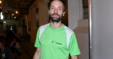 Sexy černá oholená kočička